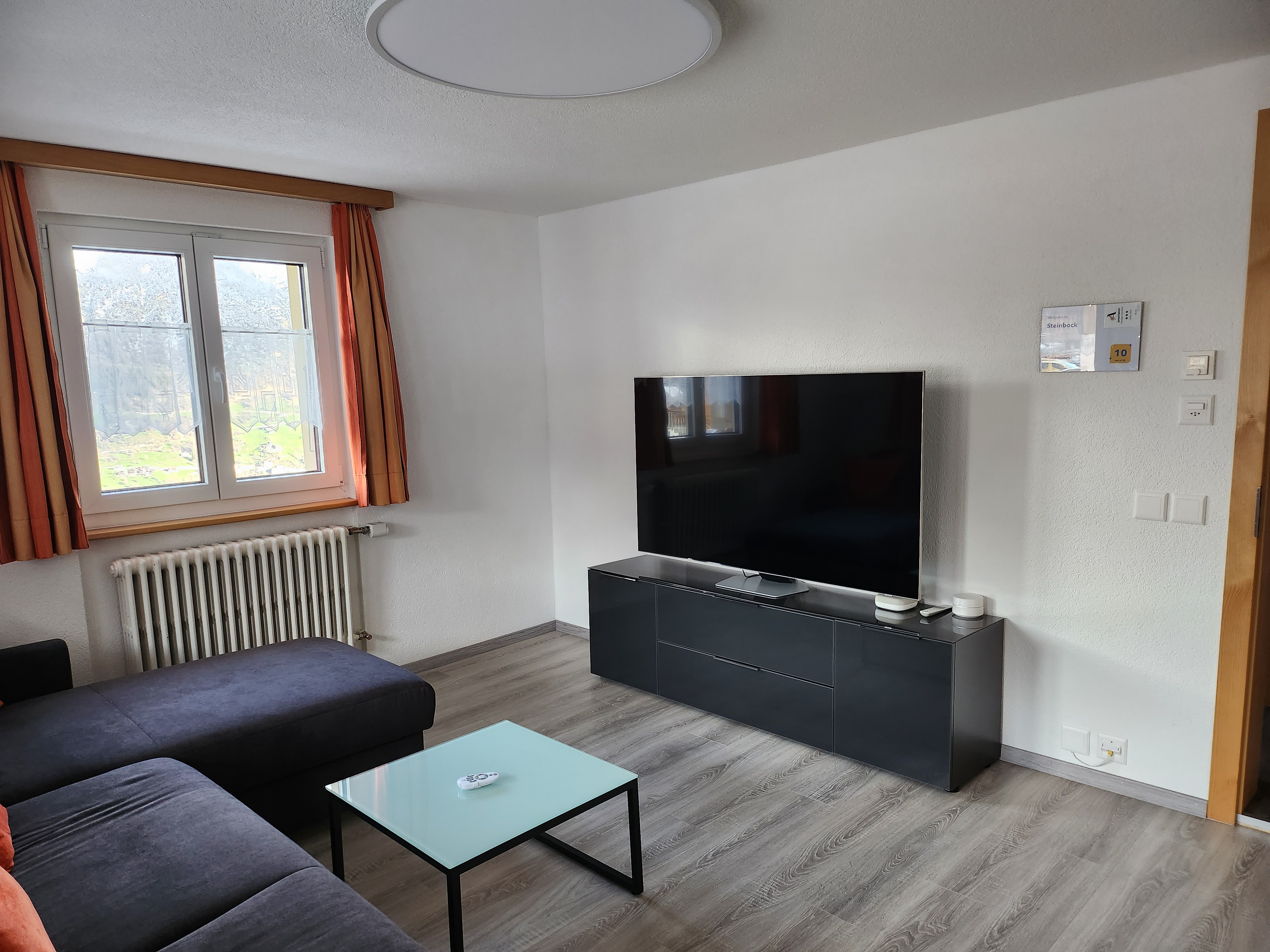 Wohnzimmer mit gemütlicher Sitzecke